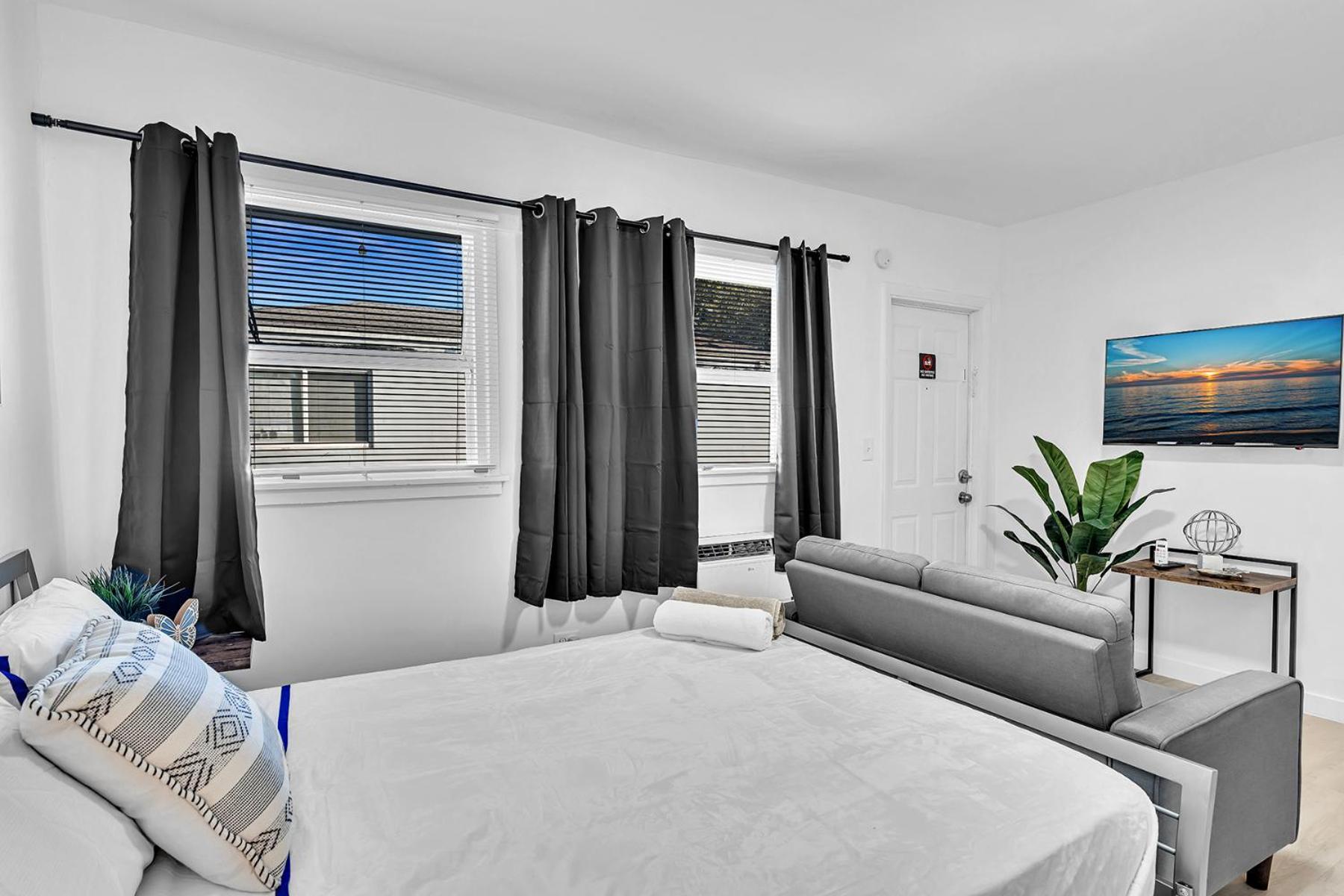 Young Circle & Hollywood Blvd Posh Studio Suite Exterior foto